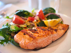 Baked Salmon with Veggies 